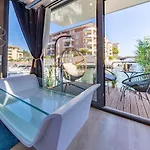 Botel Escale Royale
