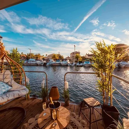 Botel Escale Royale