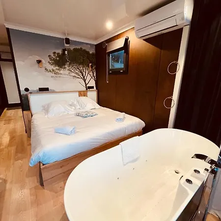 Escale Royale Bådhotel *